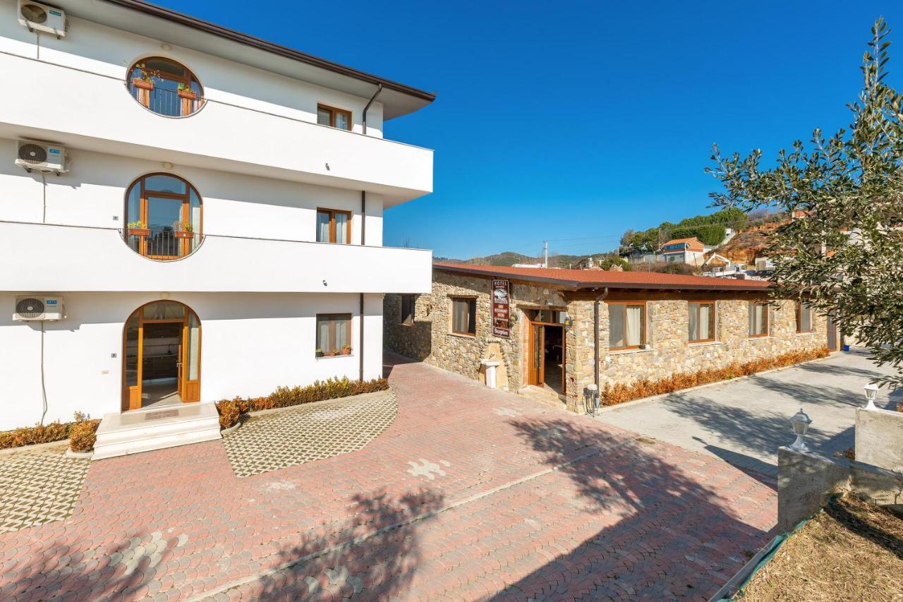 Hotel San Pietro Martin Fushe-Drac Εξωτερικό φωτογραφία