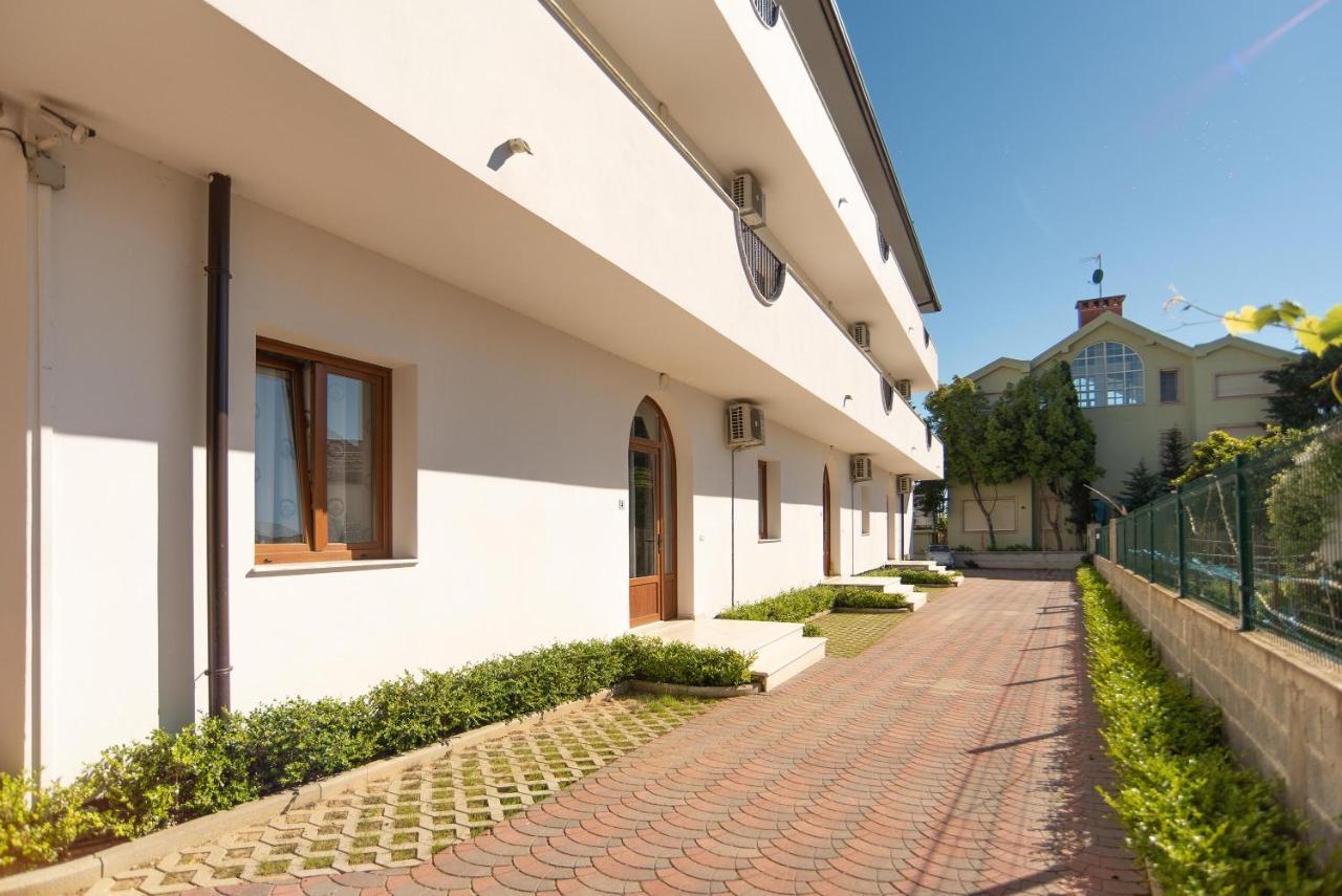Hotel San Pietro Martin Fushe-Drac Εξωτερικό φωτογραφία