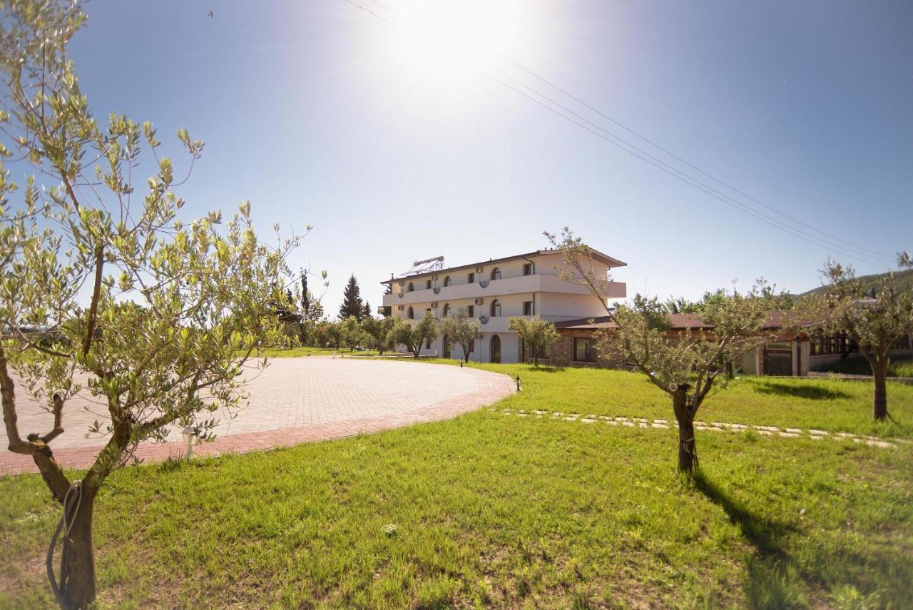 Hotel San Pietro Martin Fushe-Drac Εξωτερικό φωτογραφία