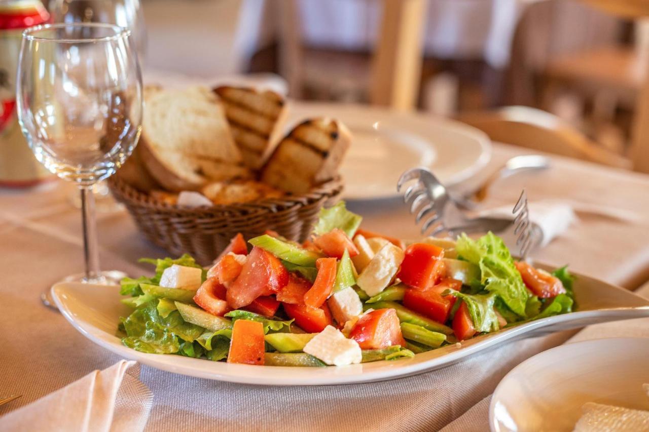 Hotel San Pietro Martin Fushe-Drac Εξωτερικό φωτογραφία